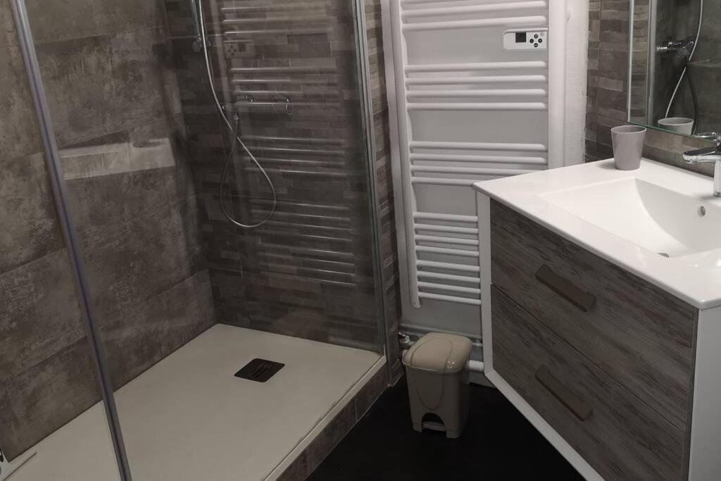 Duplex au centre ville, dans cour intérieure calme Dole Exterior foto