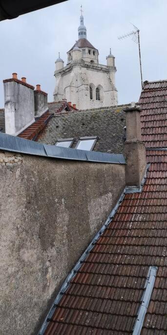 Duplex au centre ville, dans cour intérieure calme Dole Exterior foto